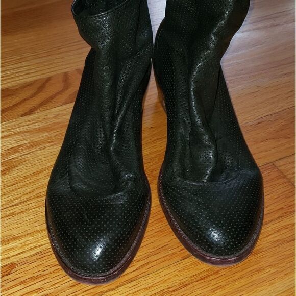 ISOLA Black Leather ankle boots - Picture 2 of 7